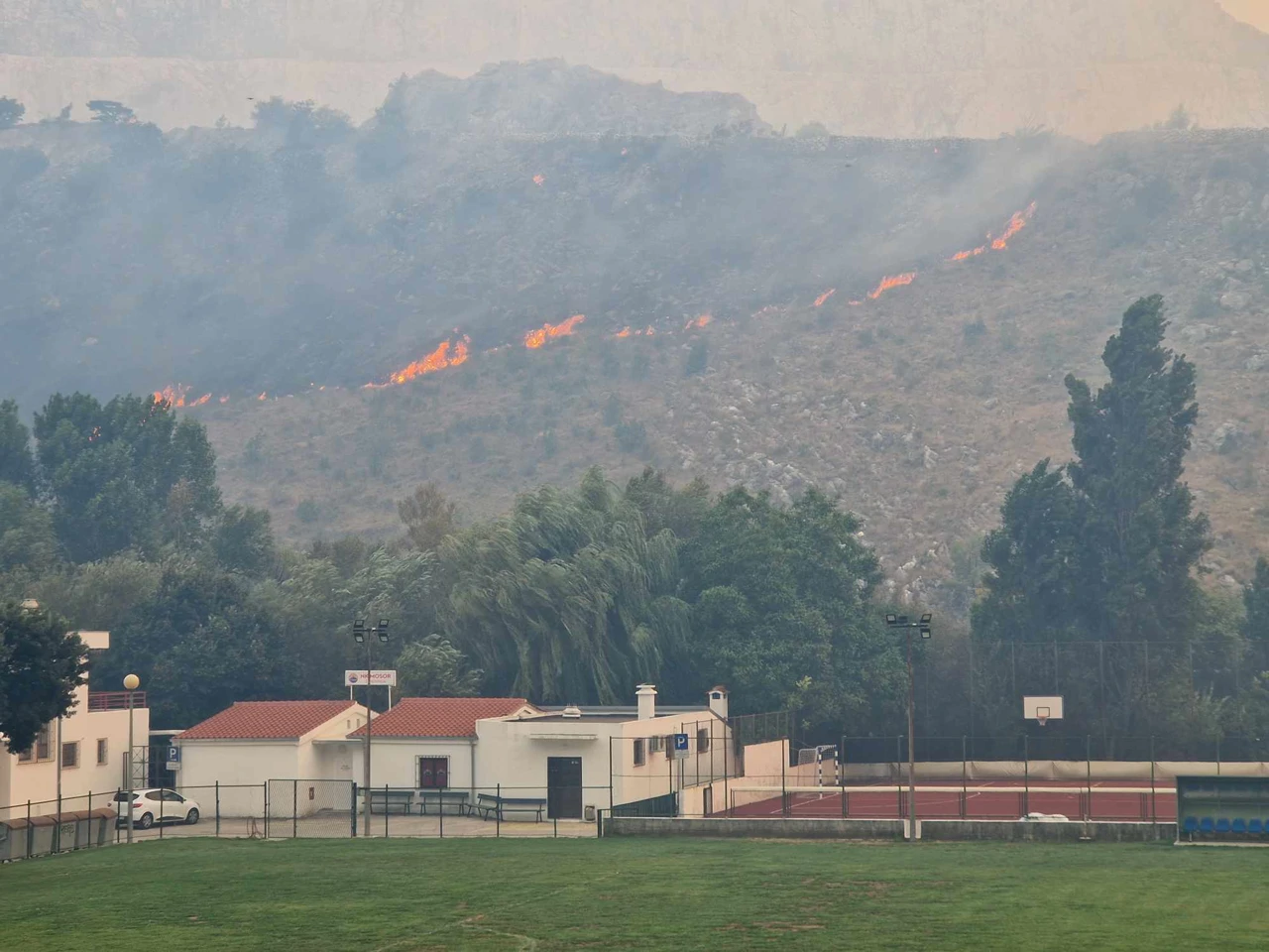 Razbuktao se požar kod Žrnovnice