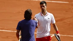  Lorenzo Musetti i Novak Đoković na kraju meča