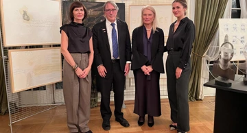 Na otvorenju izložbe: “Iza neba” – Sjećanje na nestale osobe iz Domovinskog rata (1991-1995)