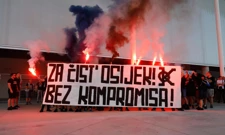 Navijači Osijeka podržali sportskog direktora, Foto: Vlado Kos/CROPIX