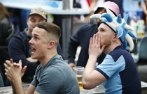 Navijači Manchester Cityja u pubu u Manchesteru gledaju utakmicu , Foto: Jason Cairnduff/Action Images via Reuters