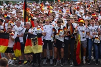 Njemački navijači u Stuttgartu uoči četvrtfinala Eura, Foto: Leonhard Simon/REUTERS
