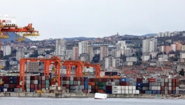 Pogled na kontejnerski terminal na riječkoj Brajdici