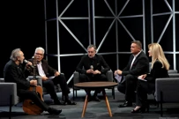 Vladimir Kočiš Zec, Siniša Škarica, Miroslav Škoro, Duško Ćurlić i Barbara Kolar, Foto: Kamen puca, pjesma putuje/HRT