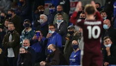  Leicesterov James Maddison pozdravlja navijače, Foto: Catherine Ivill/Pool via REUTERS
