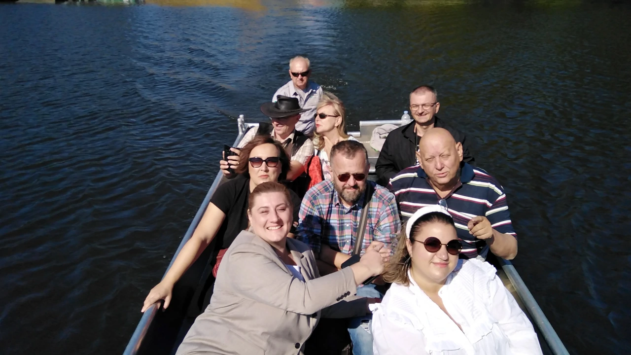 Novinarska ekipa u vožnji Kopačkim ritom, Foto: Vjekoslav Madunić/osobna arhiva