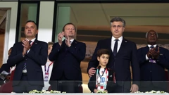 Andrej Plenković sa sinom na SP u Katru 2022. 