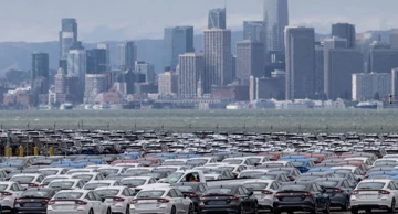 Nova vozila japanskih proizvođača automobila Subaru i Honda viđena u luci Richmond