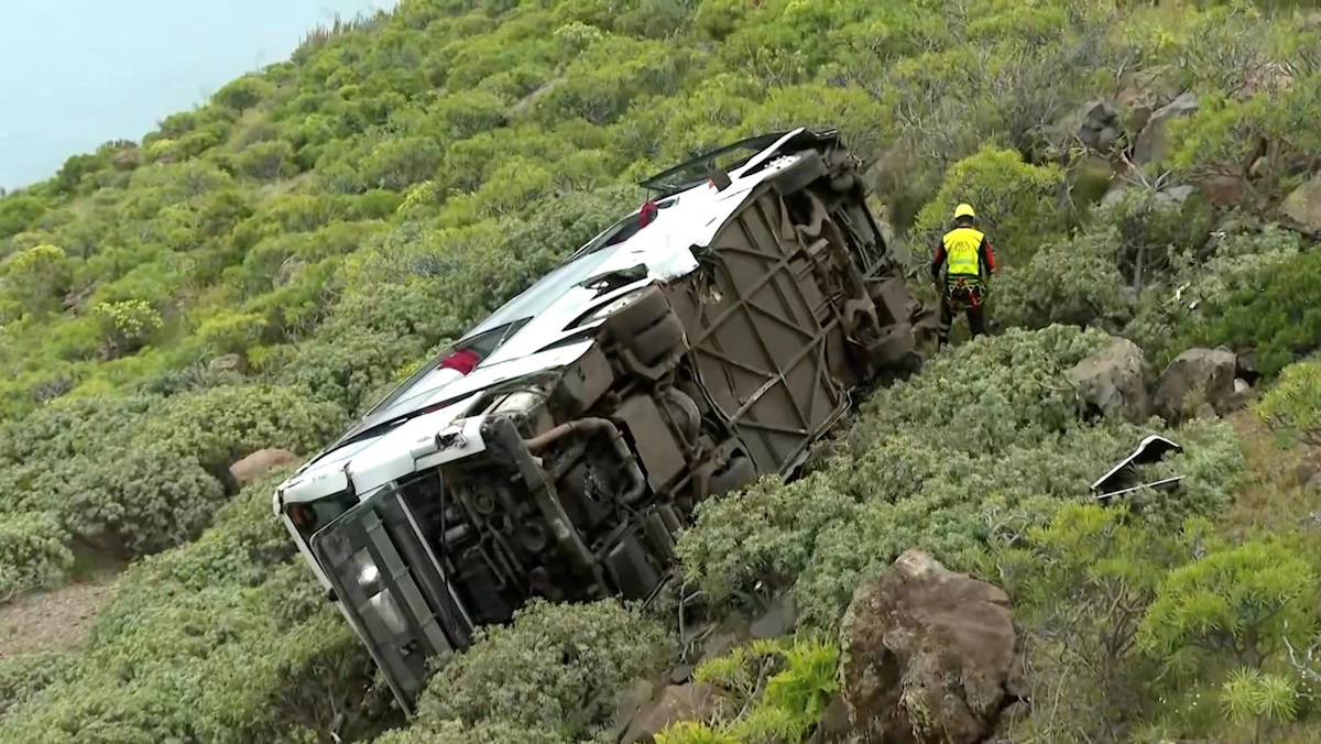Kanari: Jedna osoba poginula, a 27 ozlijeđeno u autobusnoj nesreći