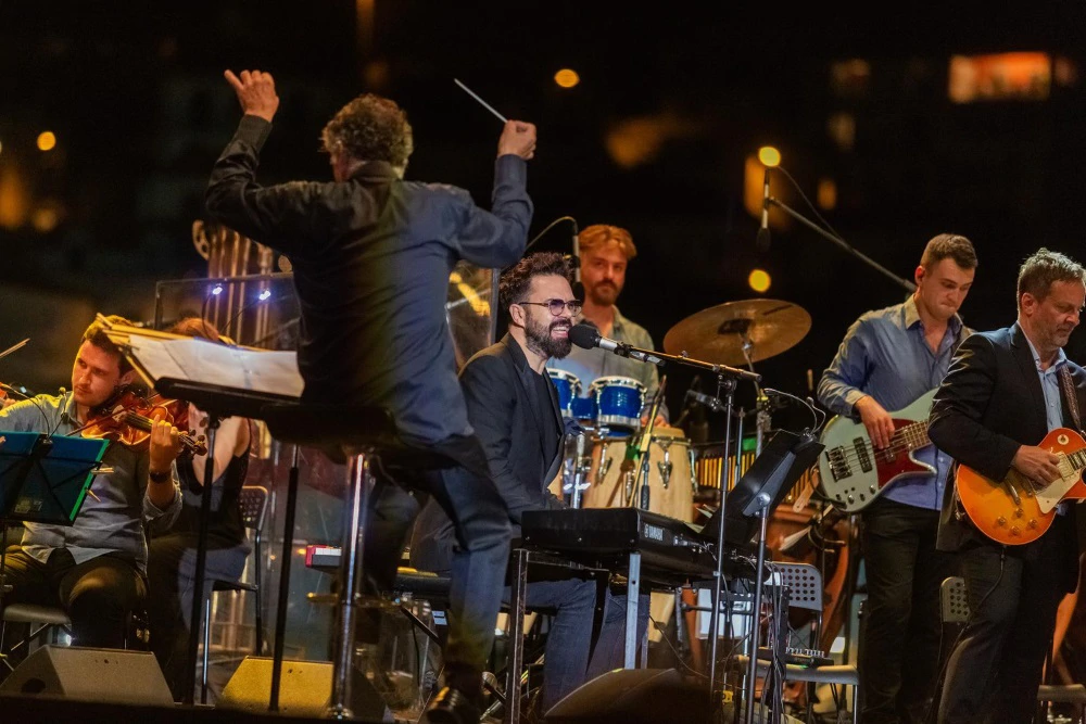 Koncert "Trag u beskraju" u čast Oliveru Dragojeviću, Vela Luka, Foto: Sime Zelic /PIXSELL