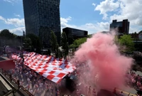Navijačka zastava u Hamburgu  , Foto: Sanjin Strukic /PIXSELL
