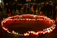 Građani pale svijeće za žrtve napada u OŠ Prečko, Foto:  Marko Lukunicć/Pixsell