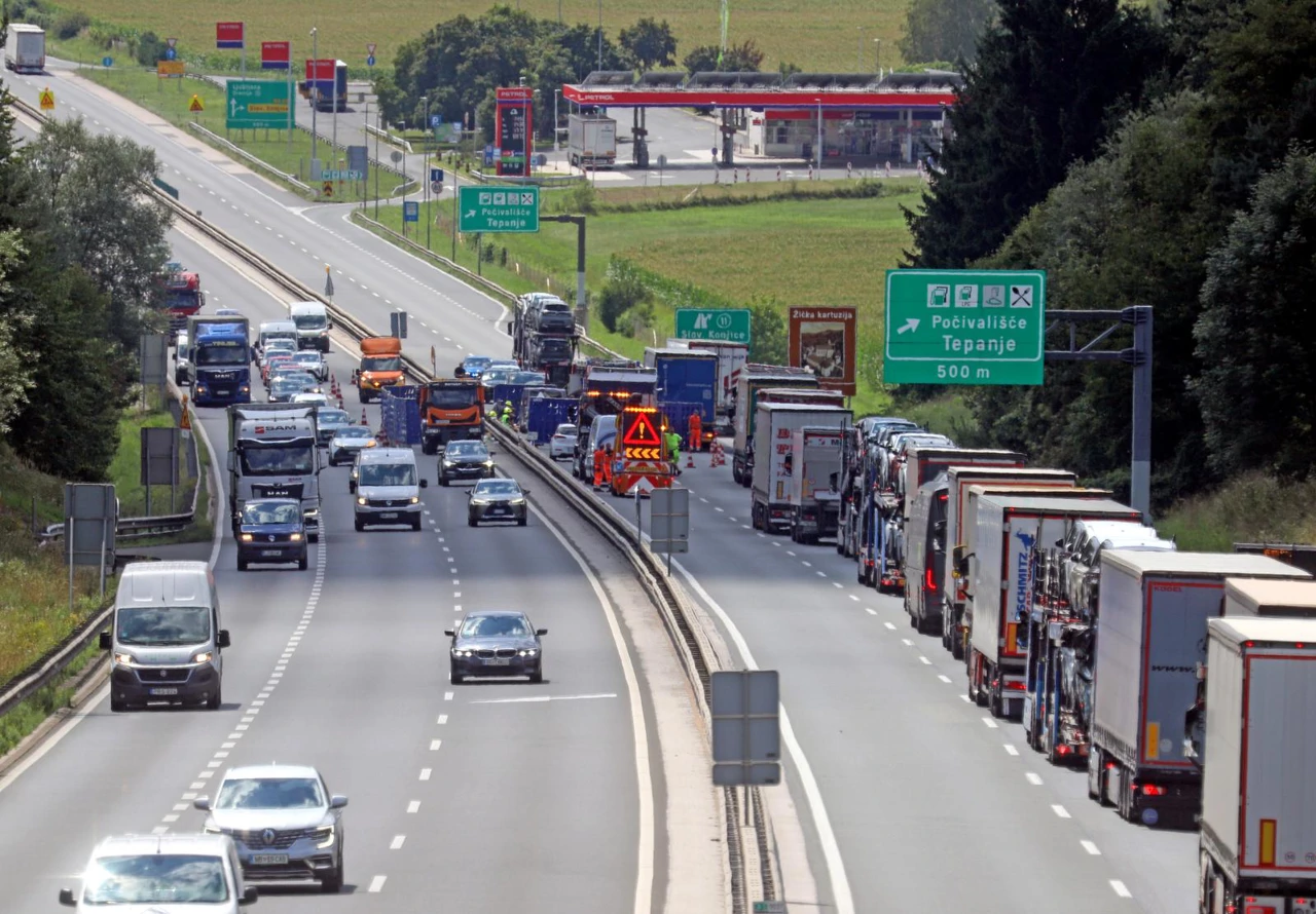 Pet poginulih u prometnoj nesreći