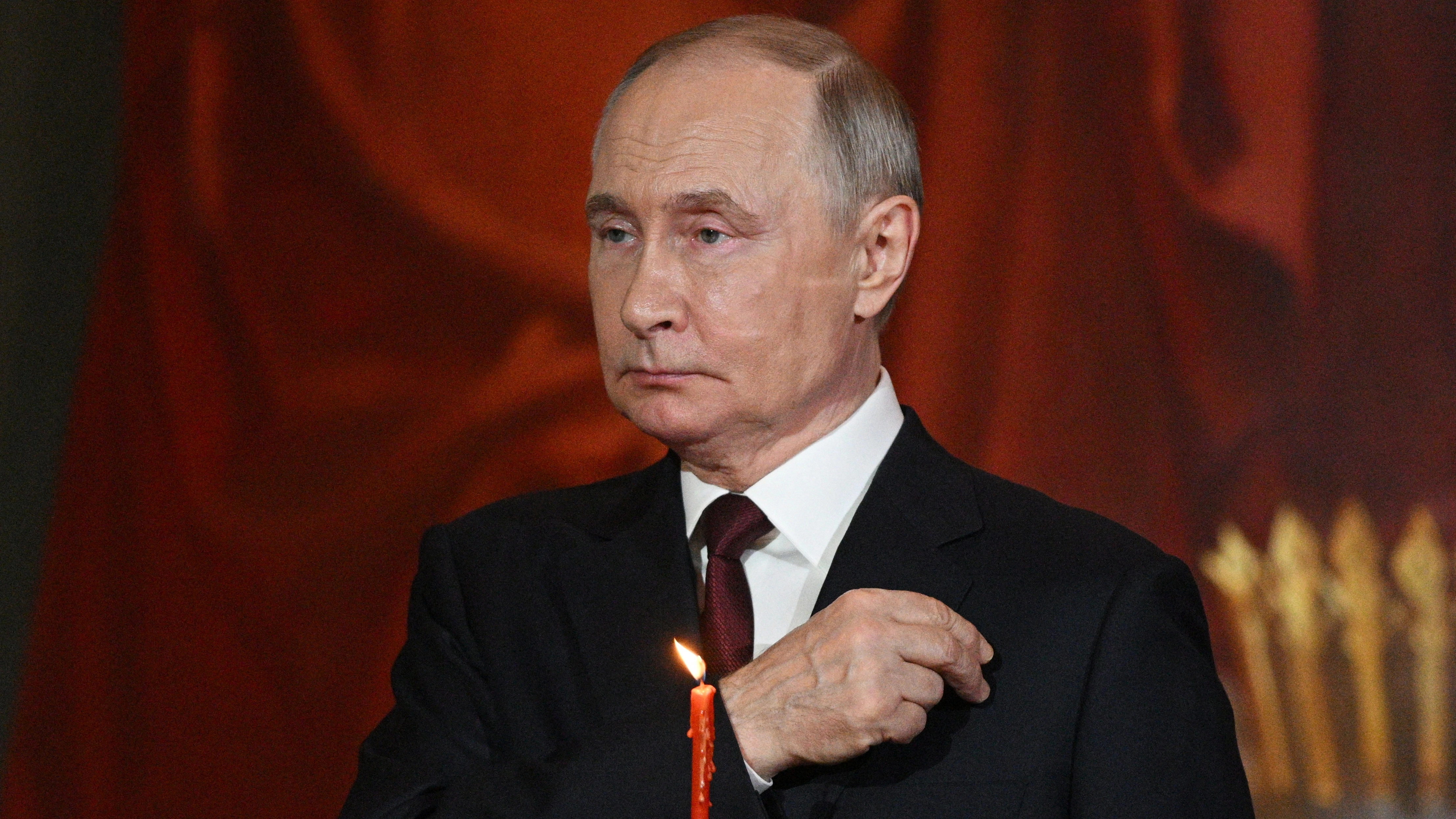 Nakon proglašenja prekida vatre - Putin na uskrsnoj službi