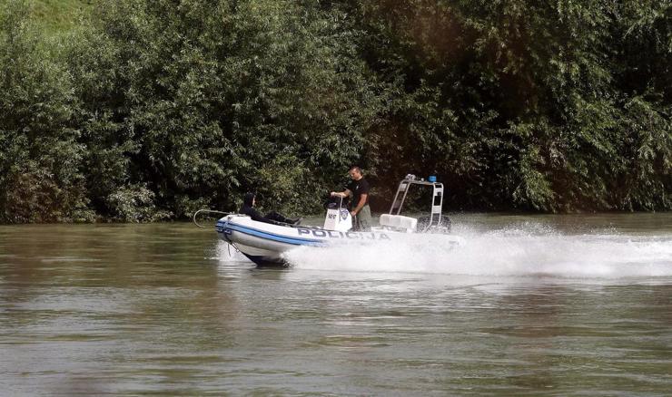 Nestala trojica stranih državljana u Savi kod Rugvice, mještani pozvani u pomoć
