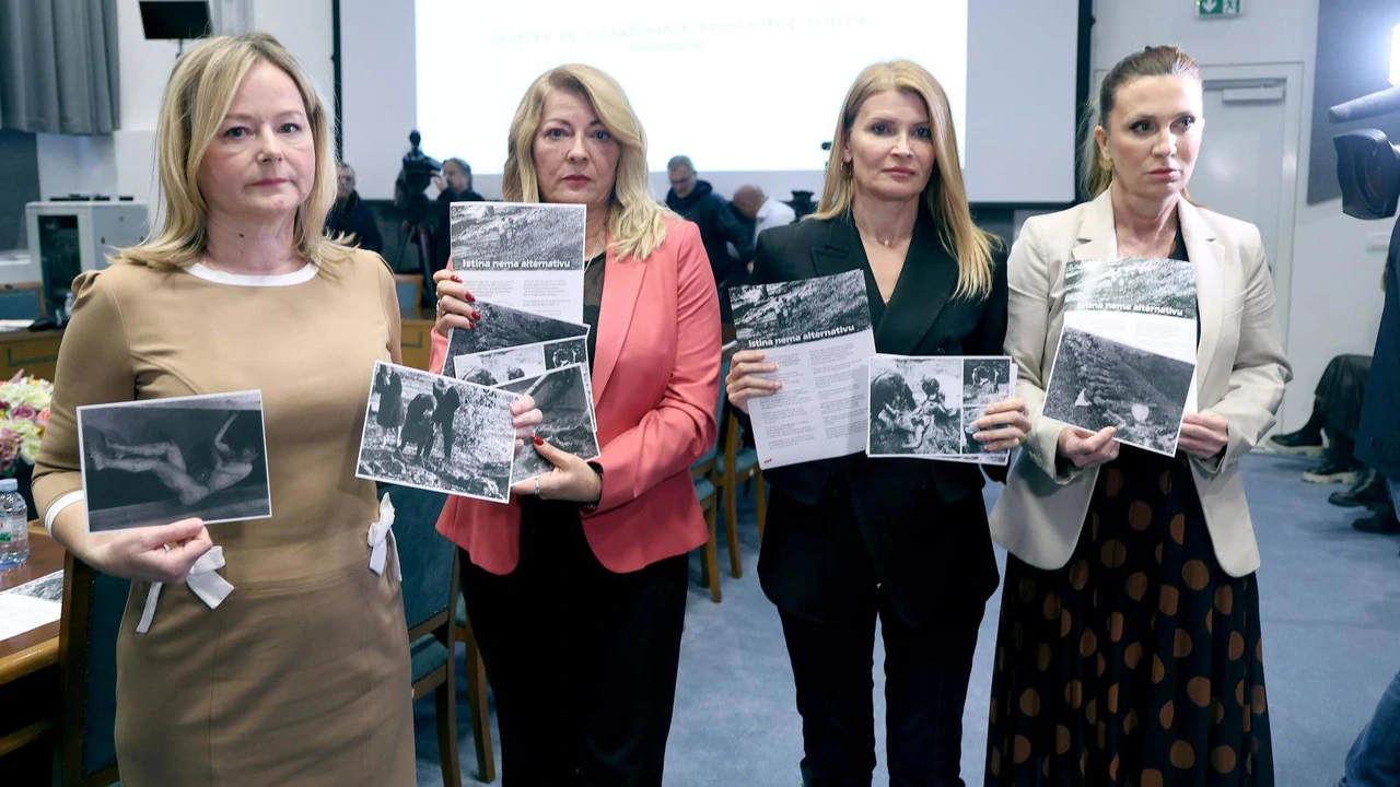  Zagreb: Zastupnici SDP-a dijelili letke sudionicima okruglog stola o Jasenovcu 