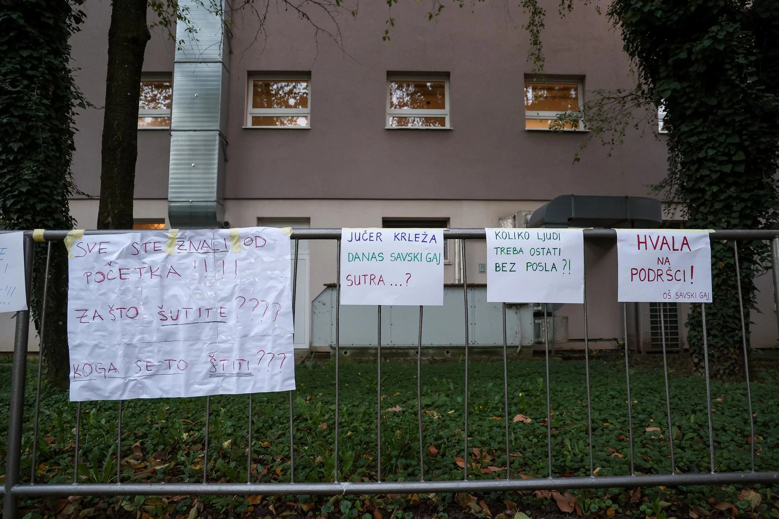 Treffen in der Schule ohne Termin, Eltern bestehen auf Sicherheit 6 pxl 221024 122693554 20241024125722