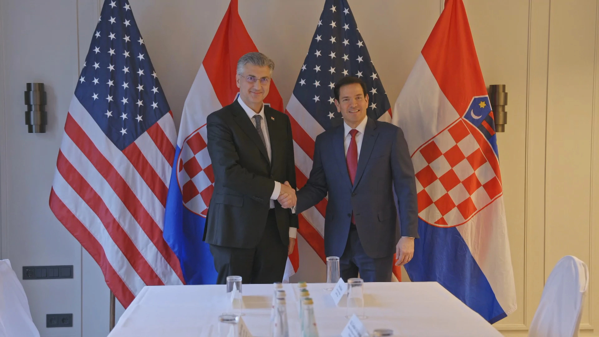 Plenković: Želimo da svi odani demokraciji ostanu zajedno