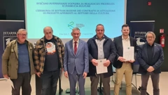 Ugovore o dodjeli sredstava s korisnicima je potpisao župan Boris Miletić u Poduzetničkom centru Coworking u Puli