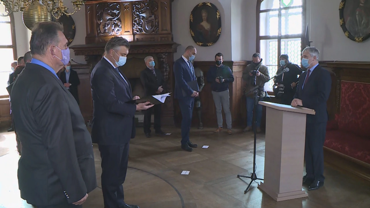 Plenković s okupljenima u dvorcu Trakošćan, Foto: HTV/HRT
