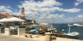 Sutivan, Foto: Sutivanska vala sa župnom crkvom Marijina Uznesenja (Foto:Tatjana Rau/Glas Hrvatske)/-