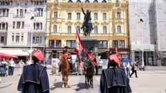 Kravat pukovnija na glavnom Trgu, Foto: Matija Habljak /PIXSELL