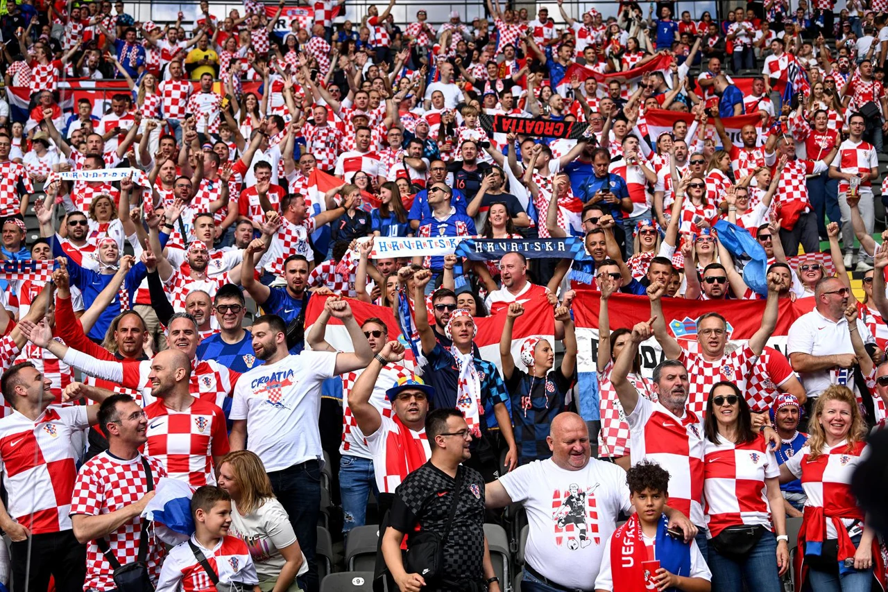 Navijači na Olimpijskom stadionu, Foto: Marko Lukunic/PIXSELL
