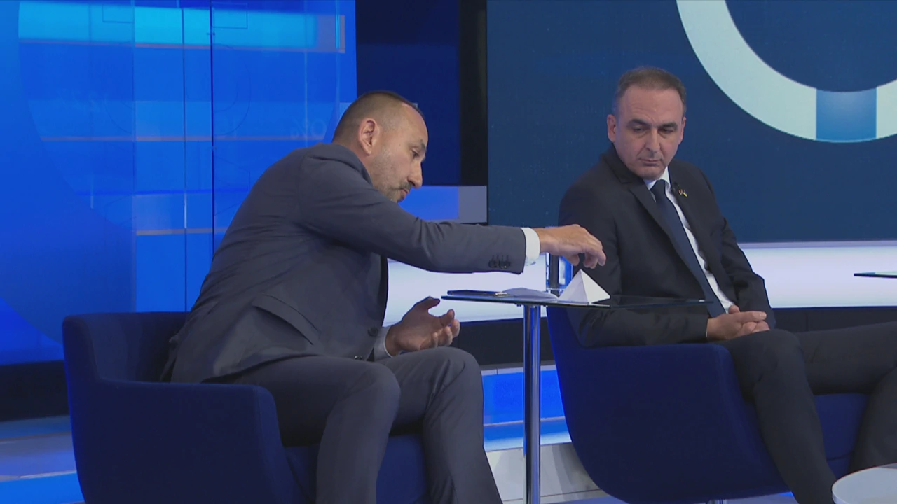 Zekanović Grmoji napravio papirnatu piramidu
