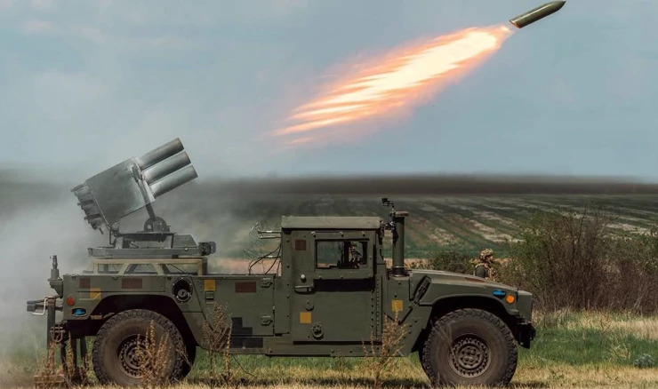 Pripadnici 3. jurišne brigade "Pomsta" Državne granične straže Ukrajine s hrvatskim VBR-om Rak-12