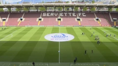 Igrači Hajduka pregledavaju travnjak prije finala, Foto: HTV/HRT
