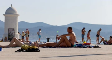 Kupanje na zadarskoj rivi 