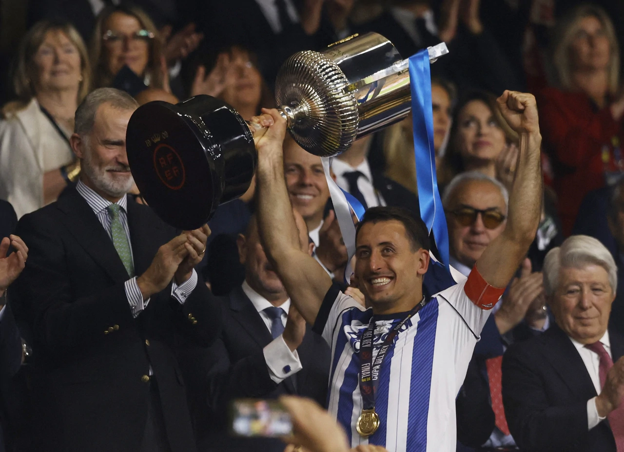 Mikel Oyarzabal s trofejom Kupa kralja, Foto: Marcelo Del Pozo/REUTERS