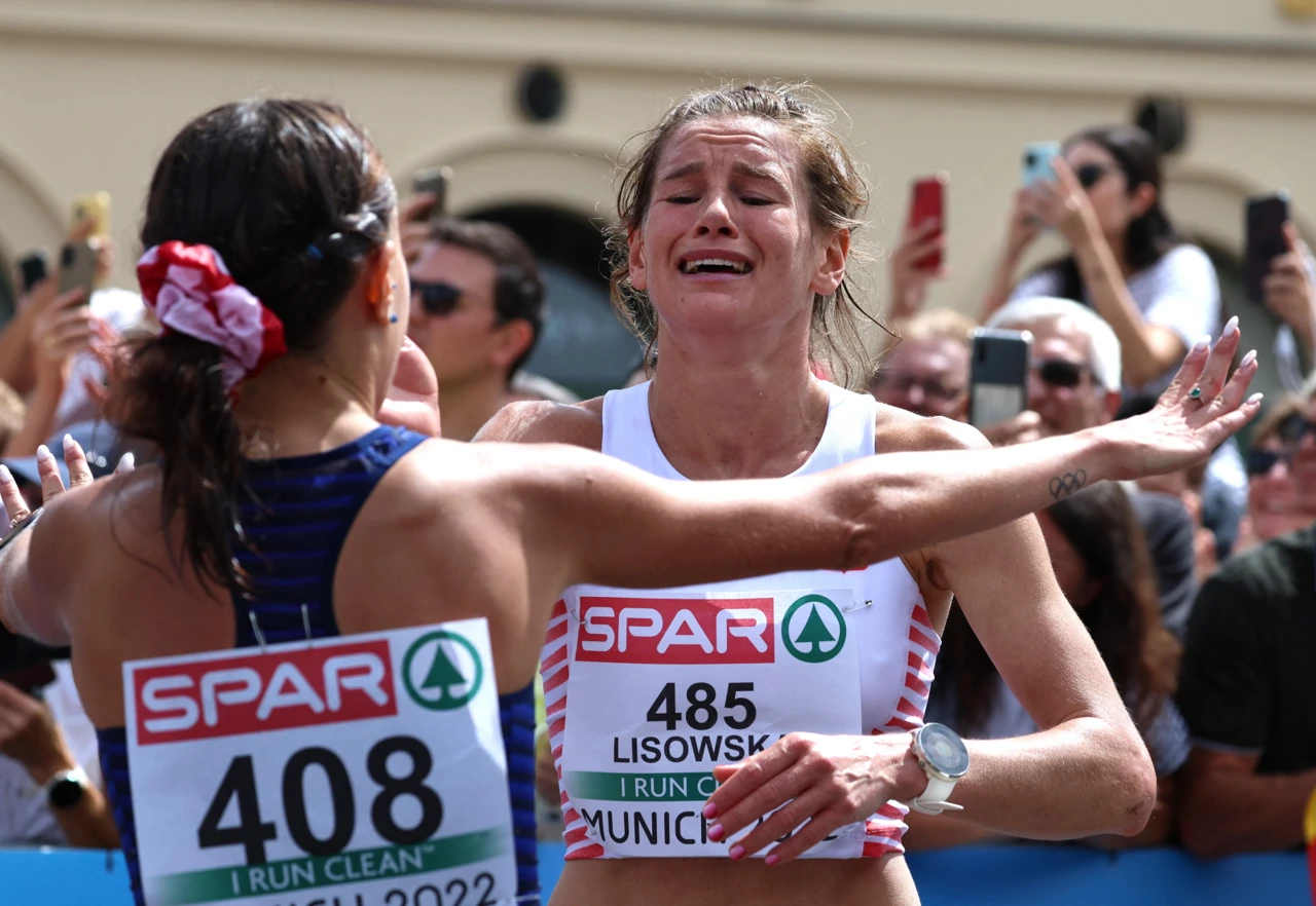 Parlov Koštro i pobjednica Aleksandra Lisowska, Foto: Lukas Barth/REUTERS