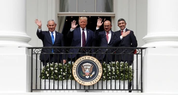 Netanyahu i Trump s predstavnicima Bahreina i UAE-a nakon potpisivanja Abrahamovih sporazuma
