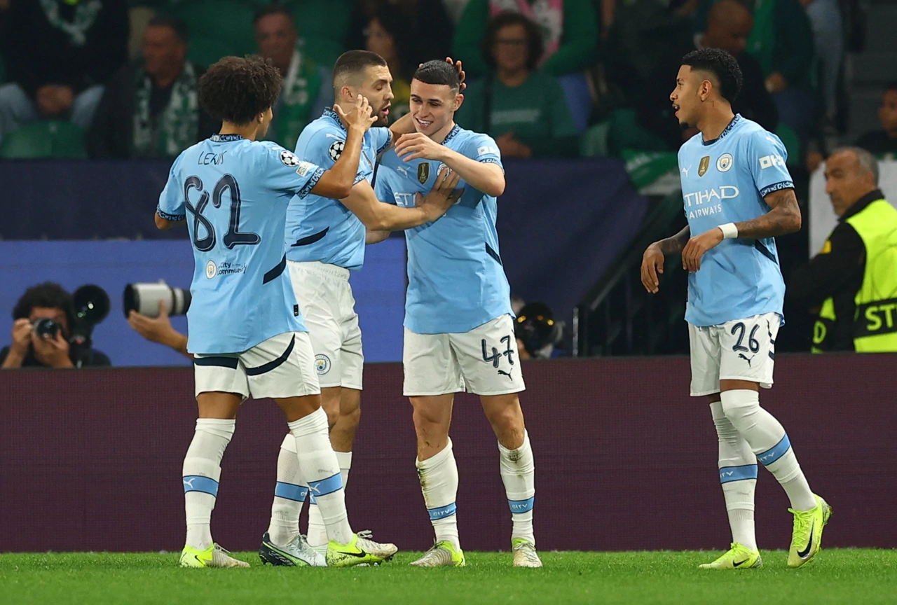  Phil Foden slavi s Mateom Kovačićem i suigračima