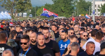 Sinj pun Thompsonovih obožavatelja; zabilježena nedozvoljena ponašanja