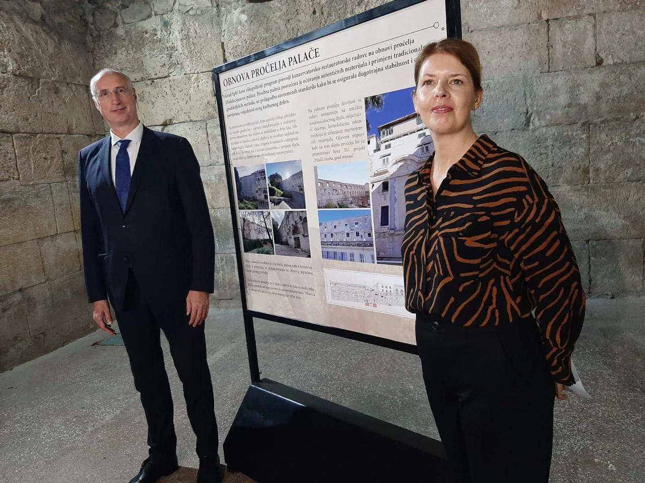 gradonačelnik I. Puljak i voditeljica Odsjeka za staru gradsku jezgru Jasna Jekov