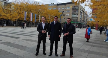 Mostovci jutros na osječkom Trgu slobode