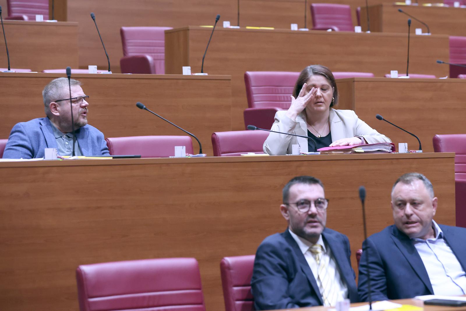 Abgeordnete haben keine Einwände gegen Hinas UV-Mitglieder; Račan: Das größte Problem sind niedrige Gehälter 6 pxl 090725 135291055 20250710111534