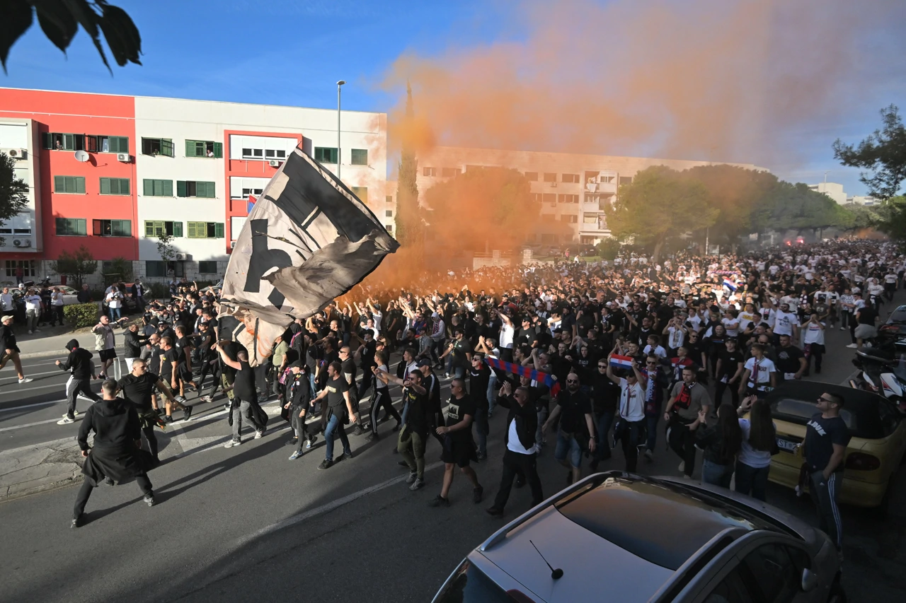 Korteo Torcide uoči utakmice, Foto: Ante Cizmic/CROPIX