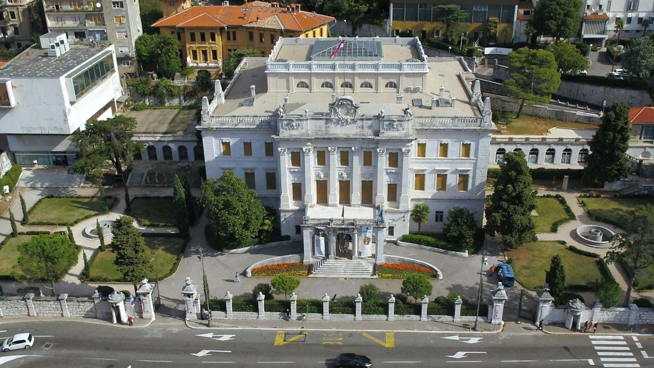 Ponedjeljak, 8. lipnja na Trećem, Foto: Rijeka - arhitektura i grad: Guvernerova palača - simbol moći/dokumentarna serija
