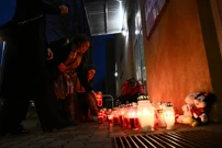 Građani pale svijeće za žrtve napada u OŠ Prečko, Foto: Marko Lukunić/Pixsell