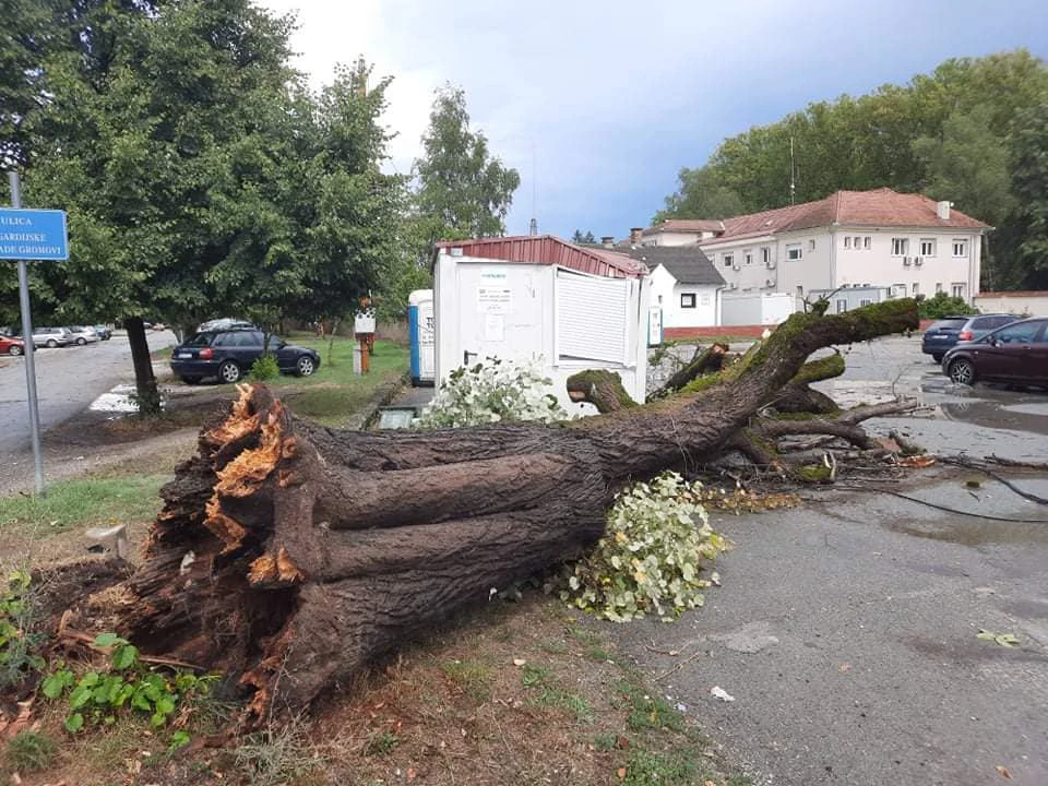 Snažno nevrijeme zahvatilo Sisačko-moslavačku županiju, Foto: Facebook/Ljudi za ljude