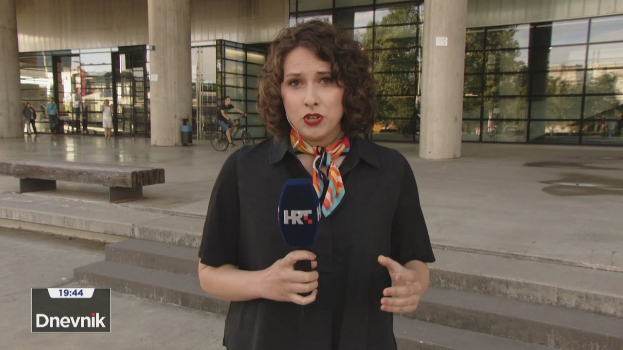 Anja Cerar ispred MSU-a, izložba "Jedna od mogućih 100" 