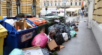 Smeće se gomila na riječkim ulicama