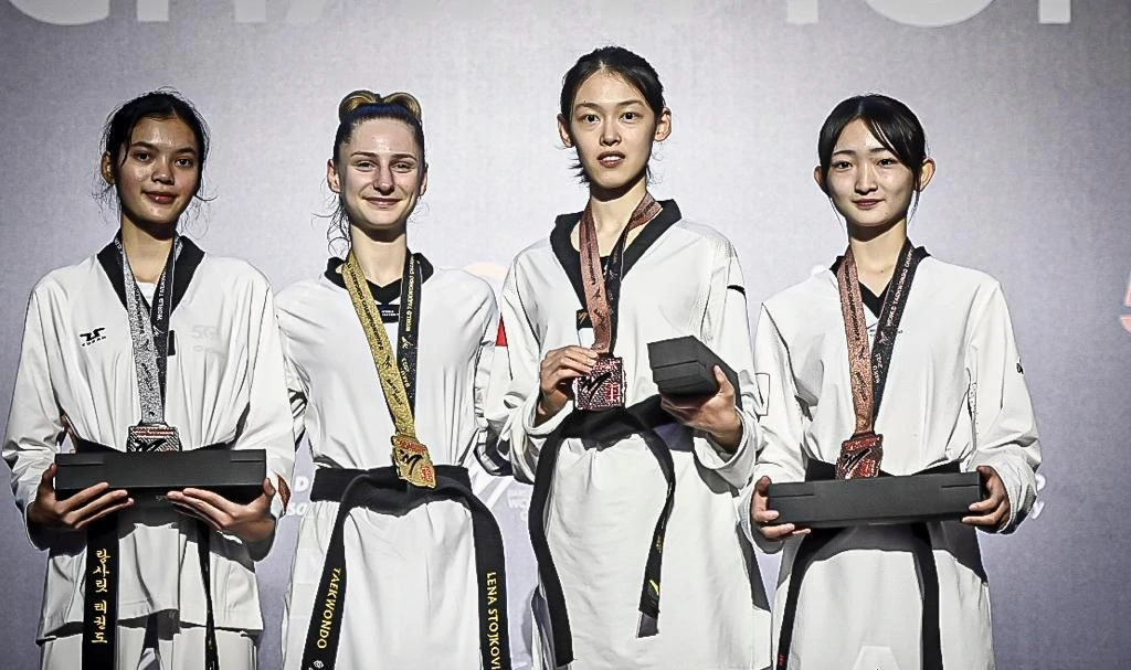 Zlatna Lena Stojković s ostalim osvajačicama odličja, Foto: Dalstaekwondo/-