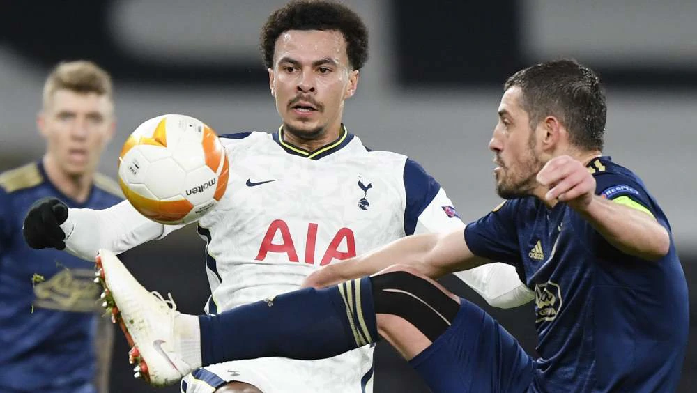 Dele Alli i Arijan Ademi , Foto: Toby Melville/REUTERS