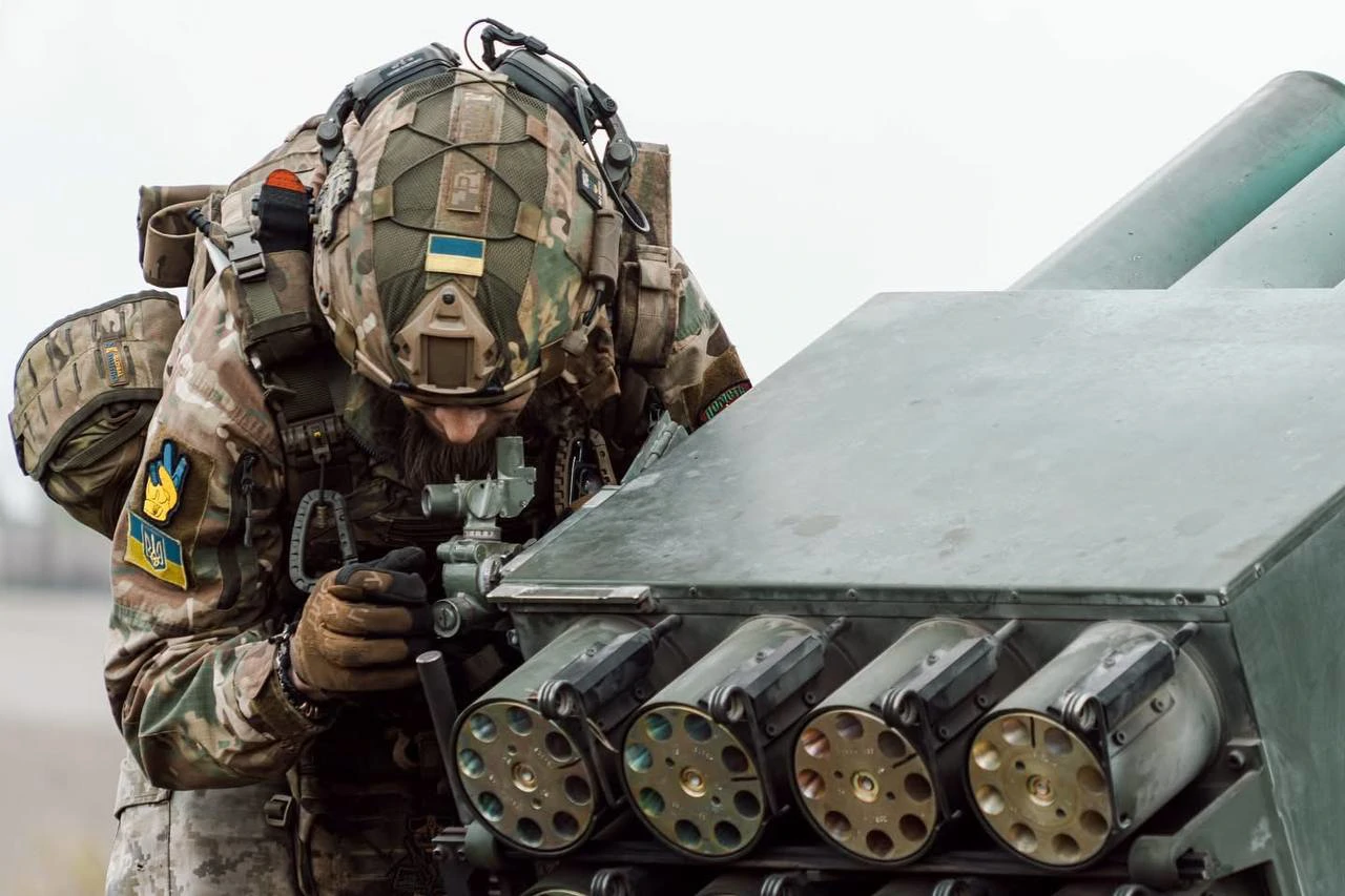 Pripadnici 3. jurišne brigade "Pomsta" Državne granične straže Ukrajine s hrvatskim VBR-om Rak-12, Foto: Nacionalni informativni portal "Pritisak", Telegram/HRT
