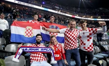 Hrvatski navijači uoči dvoboja Hrvatska - Francuska, Foto: Sanjin Strukić/PIXSELL
