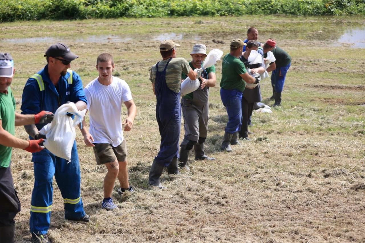Vodeni val na rijeci Dravi stigao u Osječko- baranjsku županiju, Foto: OBŽ/-